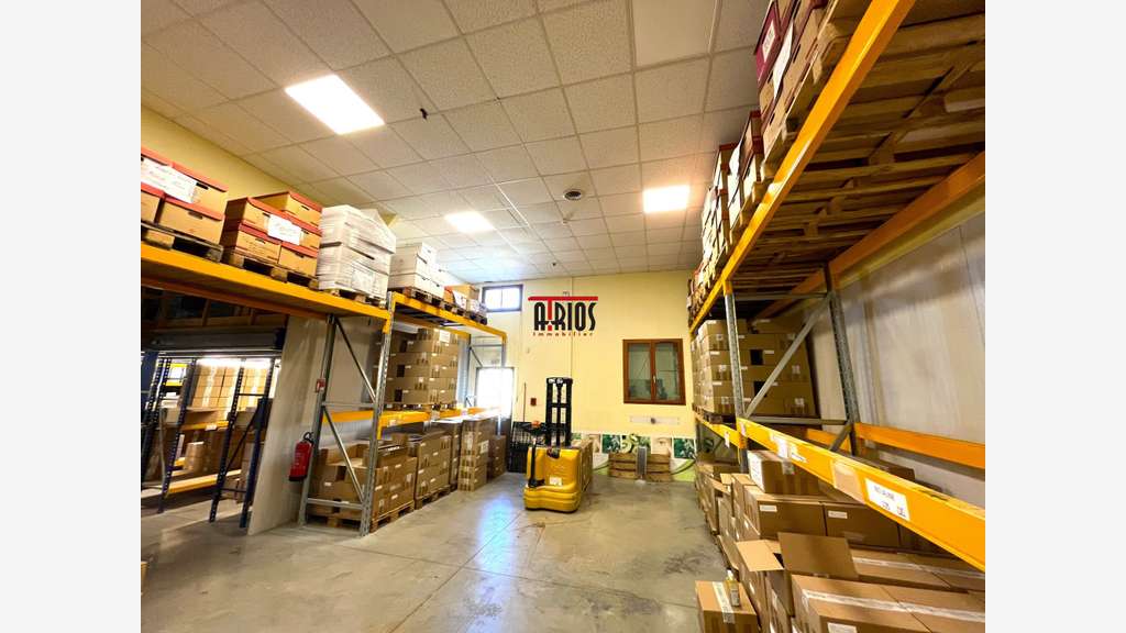 Vente entrepôt bureaux ou habitation 670m² la Crau