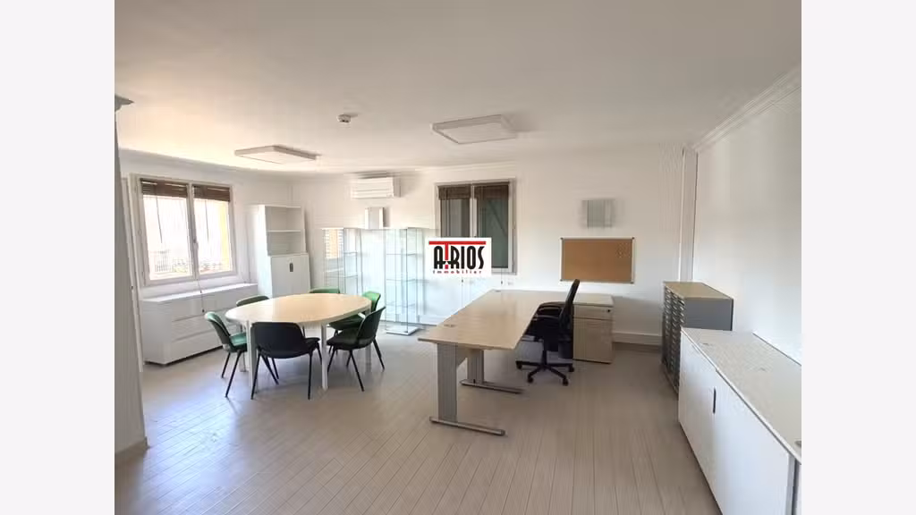 Vente entrepôt bureaux ou habitation 670m² la Crau