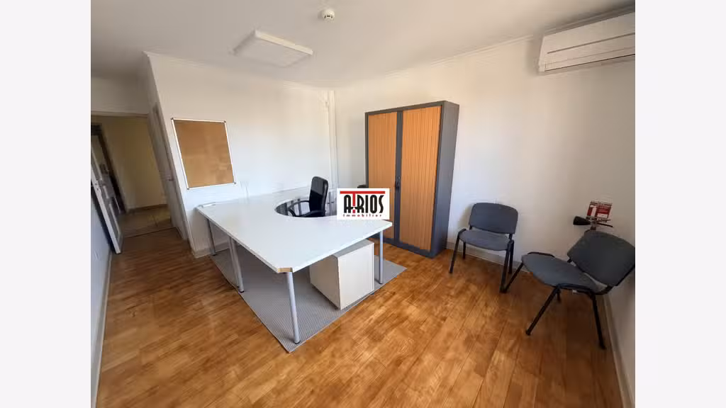 Vente entrepôt bureaux ou habitation 670m² la Crau