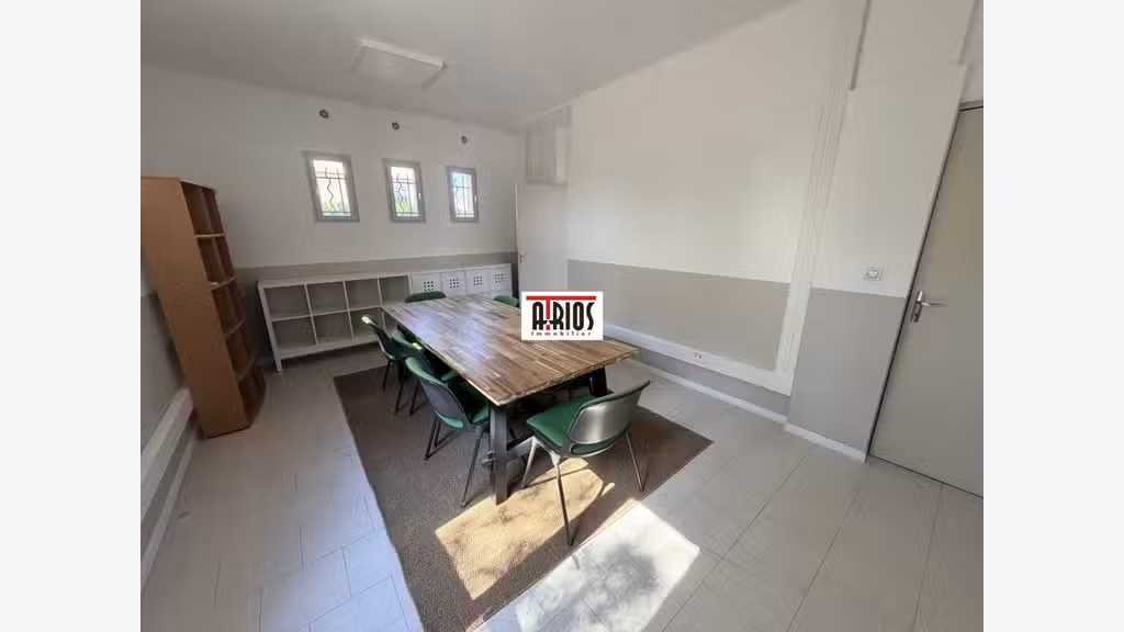 Vente entrepôt bureaux ou habitation 670m² la Crau