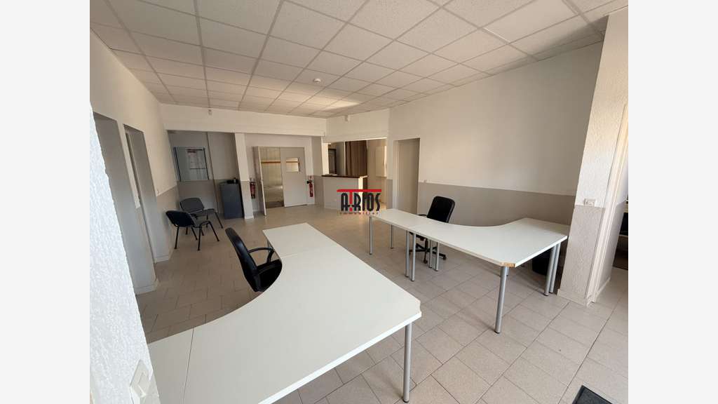Vente entrepôt bureaux ou habitation 670m² la Crau