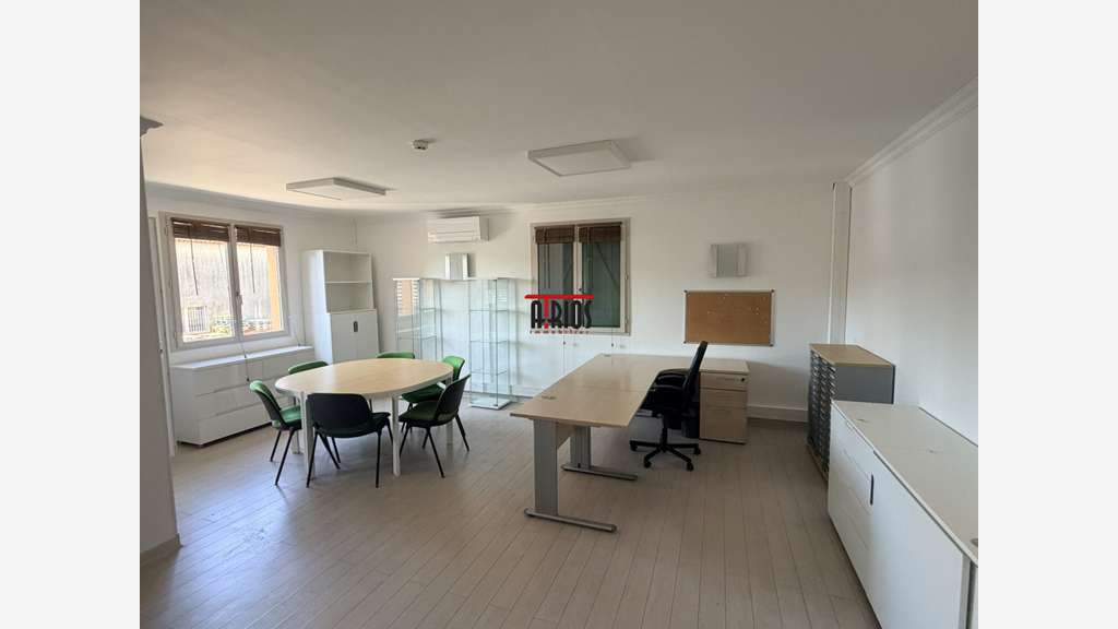 Vente entrepôt bureaux ou habitation 670m² la Crau