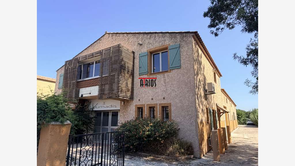 Vente entrepôt bureaux ou habitation 670m² la Crau