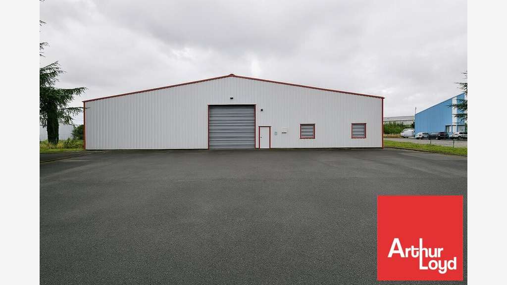 A vendre local d'activité à La Crèche A10/A83