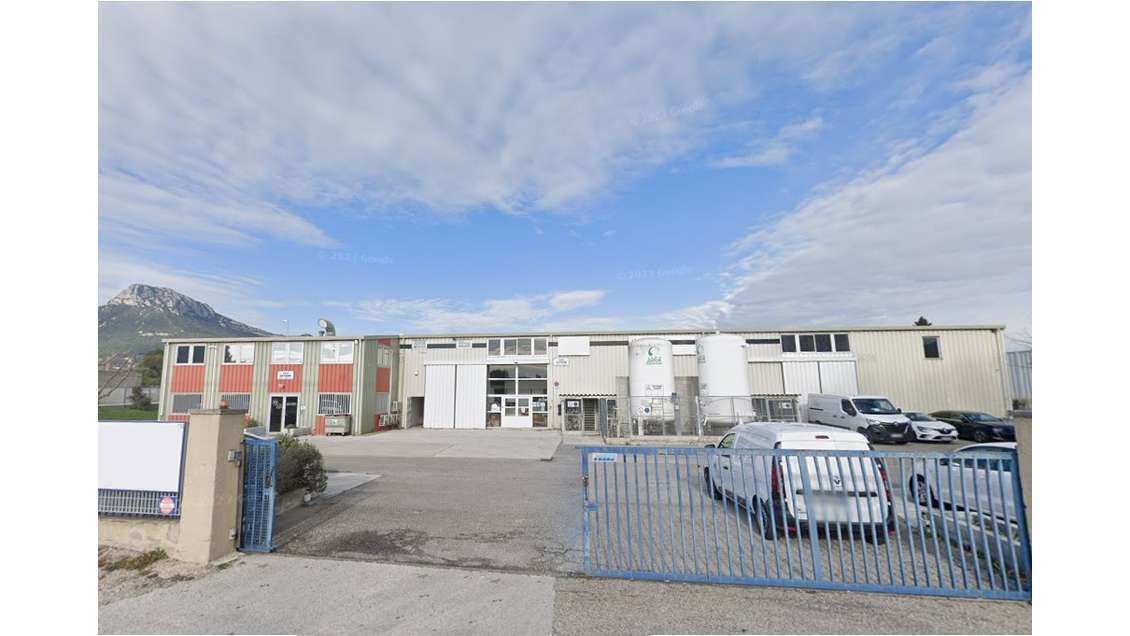 A vendre local 1400m² terrain 3000m² à La Farlède