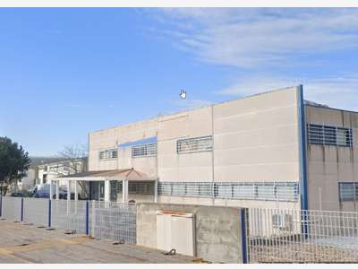 A vendre local 1900m² terrain 2250m² à La Farlède