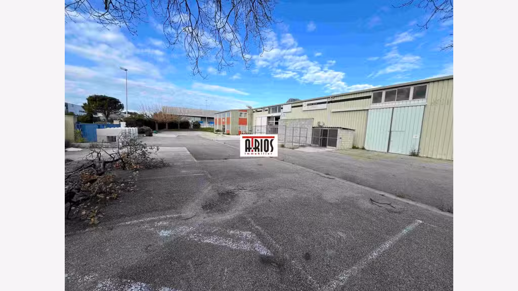 Vente local d'activité de 1710m² en ZI la Farlède