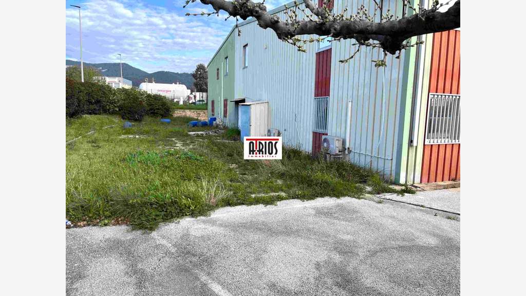 Vente local d'activité de 1710m² en ZI la Farlède