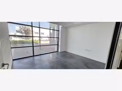 Local d'activité 290 m² - La Farlède