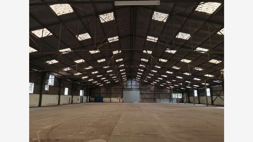 Vente entrepôt local industriel 1500m² La Gacilly
