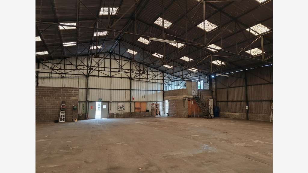 Vente entrepôt local industriel 1500m² La Gacilly