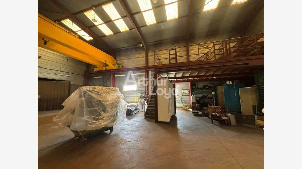 Local d'activité 2500m² à vendre à La Jaudonnière