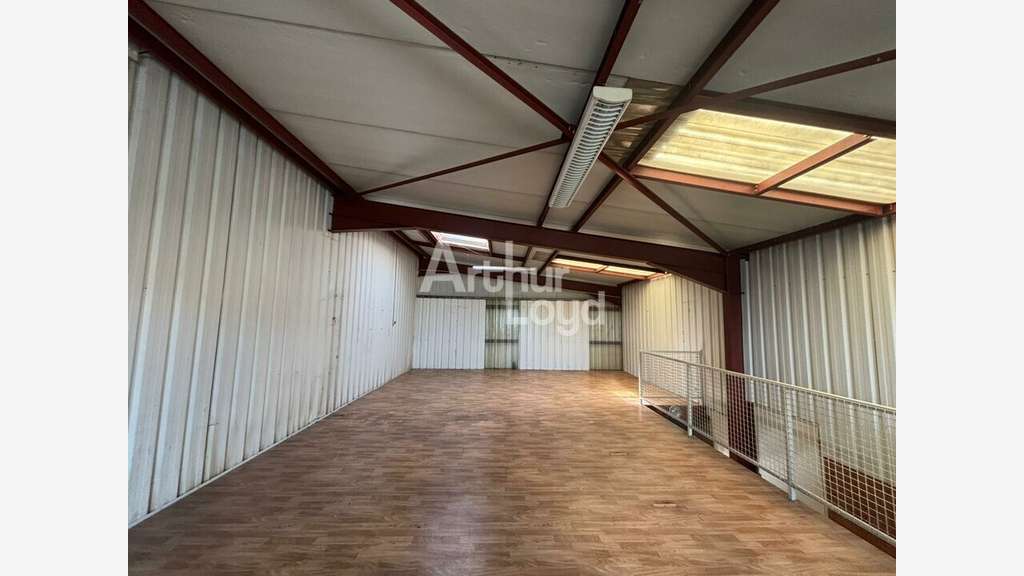Local d'activité 2500m² à vendre à La Jaudonnière