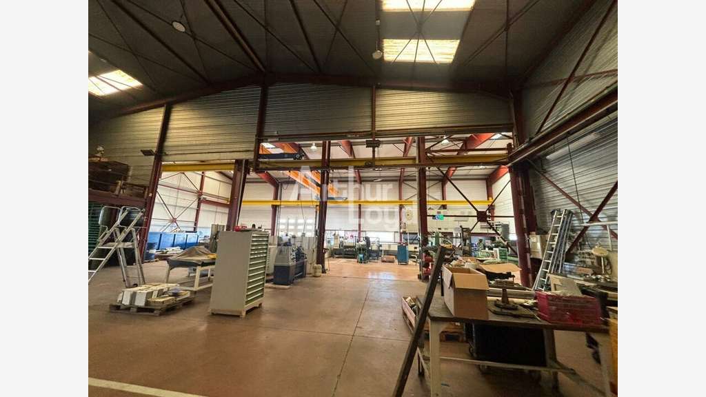 Local d'activité 2500m² à vendre à La Jaudonnière