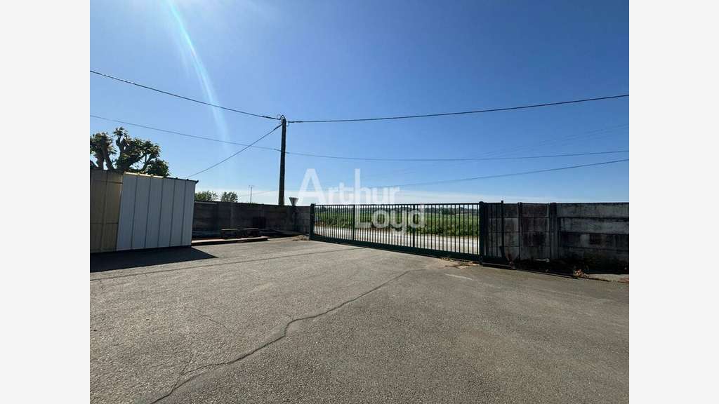 Local d'activité 2500m² à vendre à La Jaudonnière