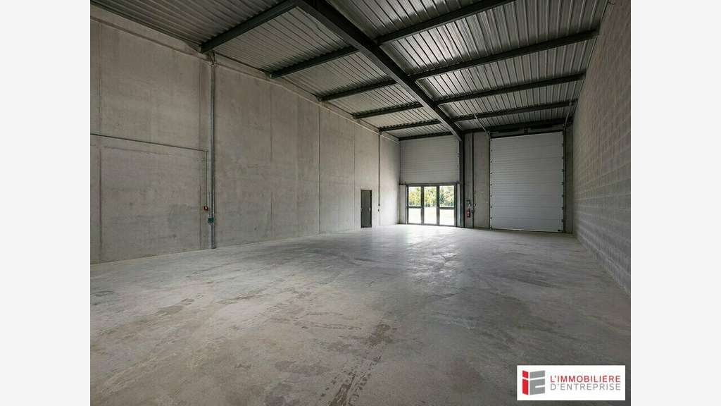 Vente locaux 990m² La Mézière La Châtaigneraie