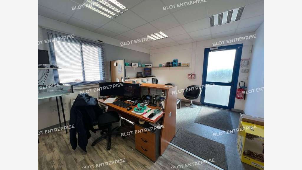 A vendre local d'activités de 460m² à la Mézière