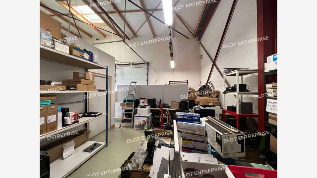 A vendre local d'activités de 460m² à la Mézière