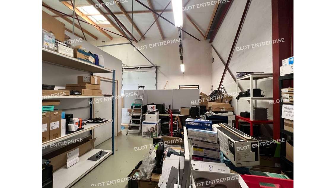 A vendre local d'activités de 460m² à la Mézière