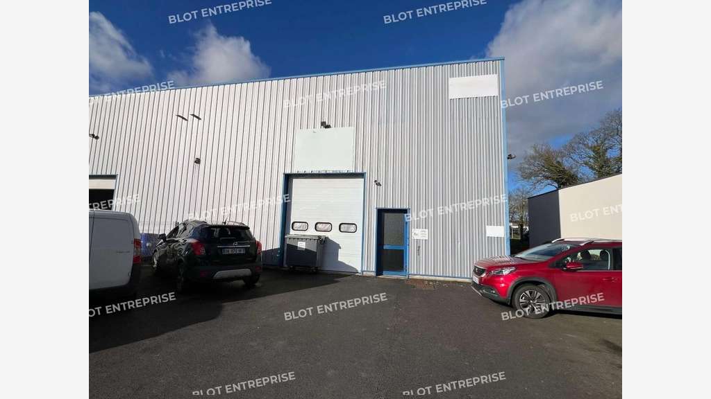 A vendre local d'activités de 460m² à la Mézière