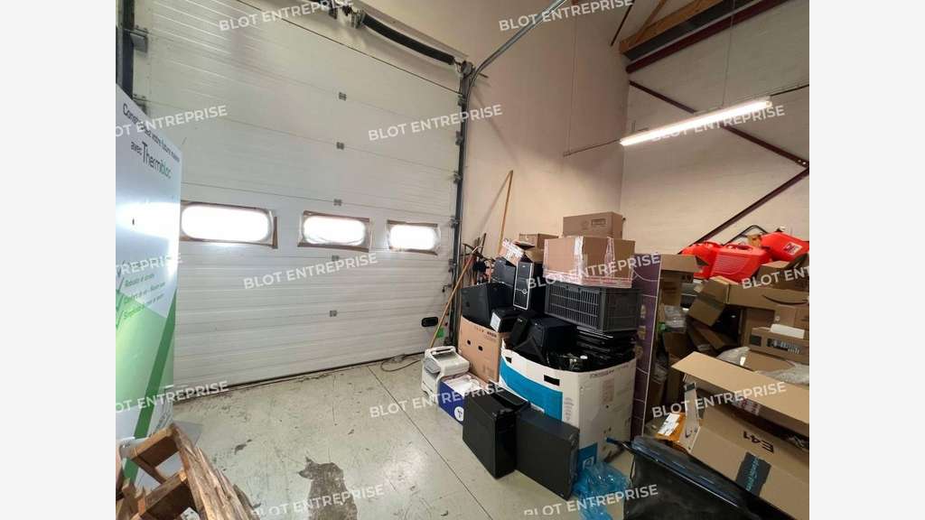 A vendre local d'activités de 460m² à la Mézière