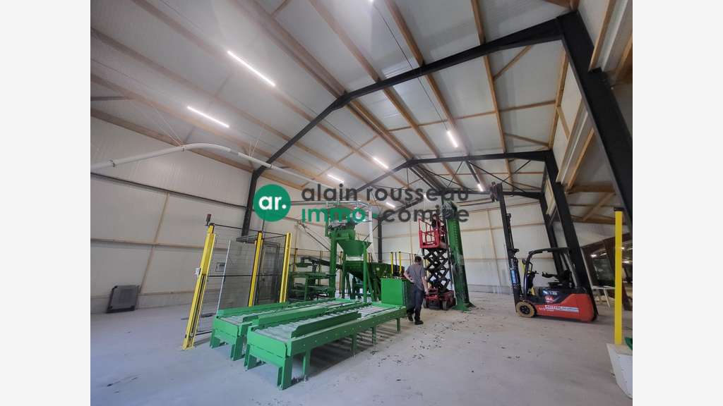 AV local 1700m² parcelle 30 000m² la Possonnière
