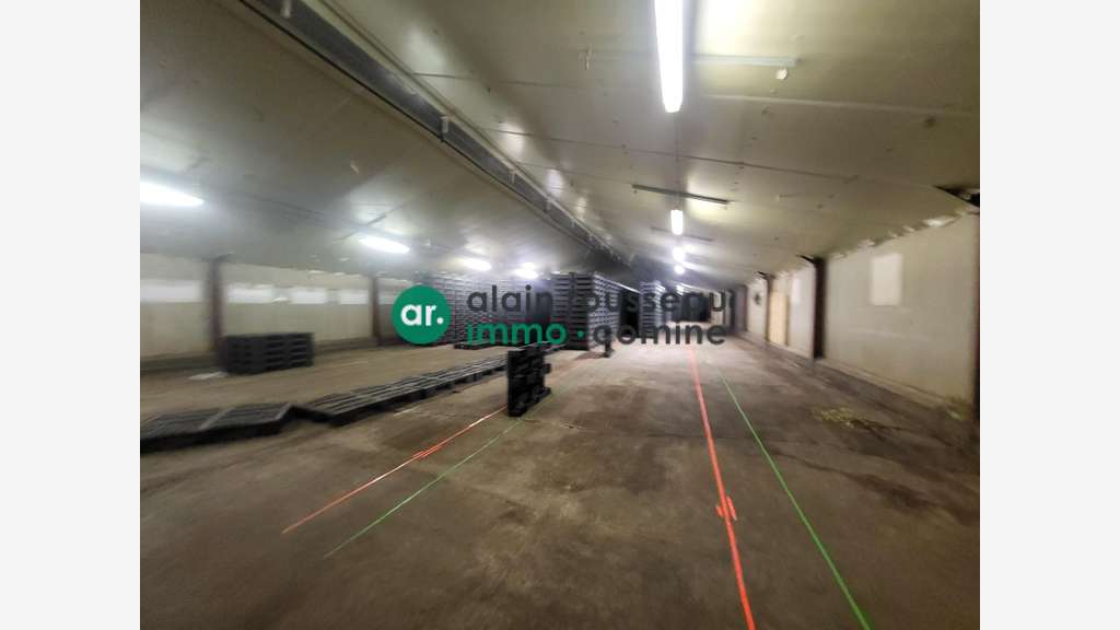 AV local 1700m² parcelle 30 000m² la Possonnière