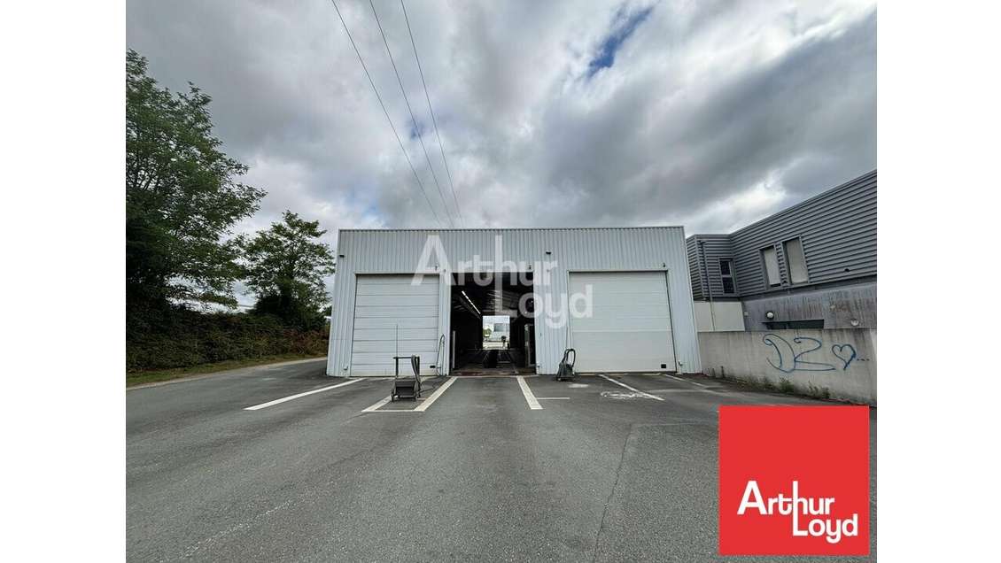 Local 576m² sur 2.5ha à vendre à La Roche-sur-Yon