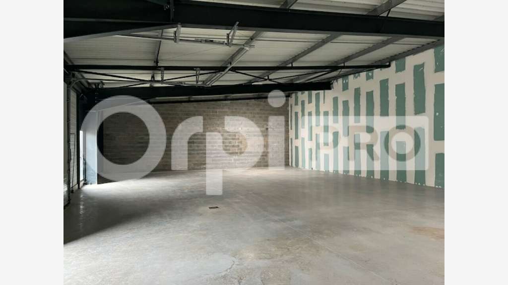AV local stockage de 256m² La Rochelle la Pallice