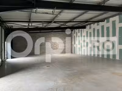 AV local stockage de 256m² La Rochelle la Pallice