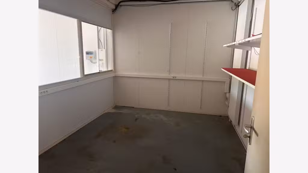 Vente entrepôt 1544m² avec bureaux à La Saussaye