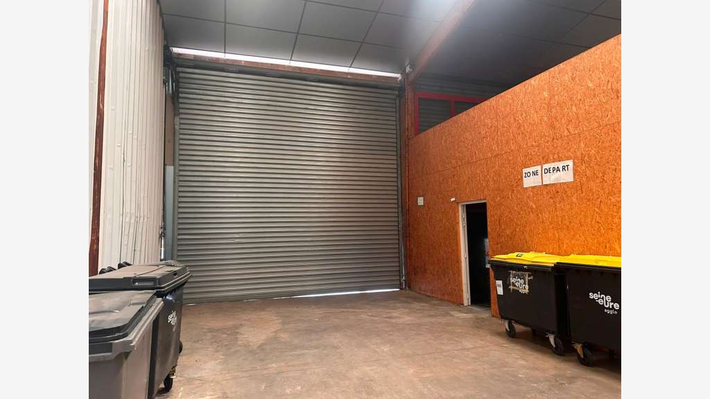 ENTREPOT AVEC BUREAUX (27)