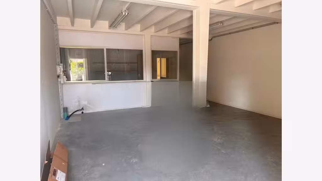 Vente entrepôt 1544m² avec bureaux à La Saussaye