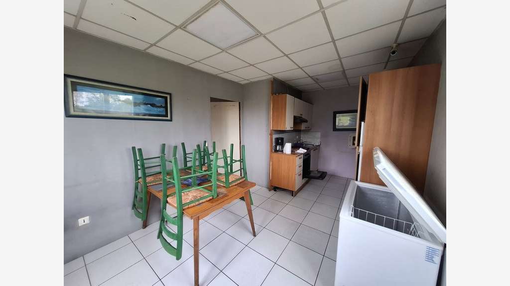 Vente locaux d'environ 900m² à La Sauvagère