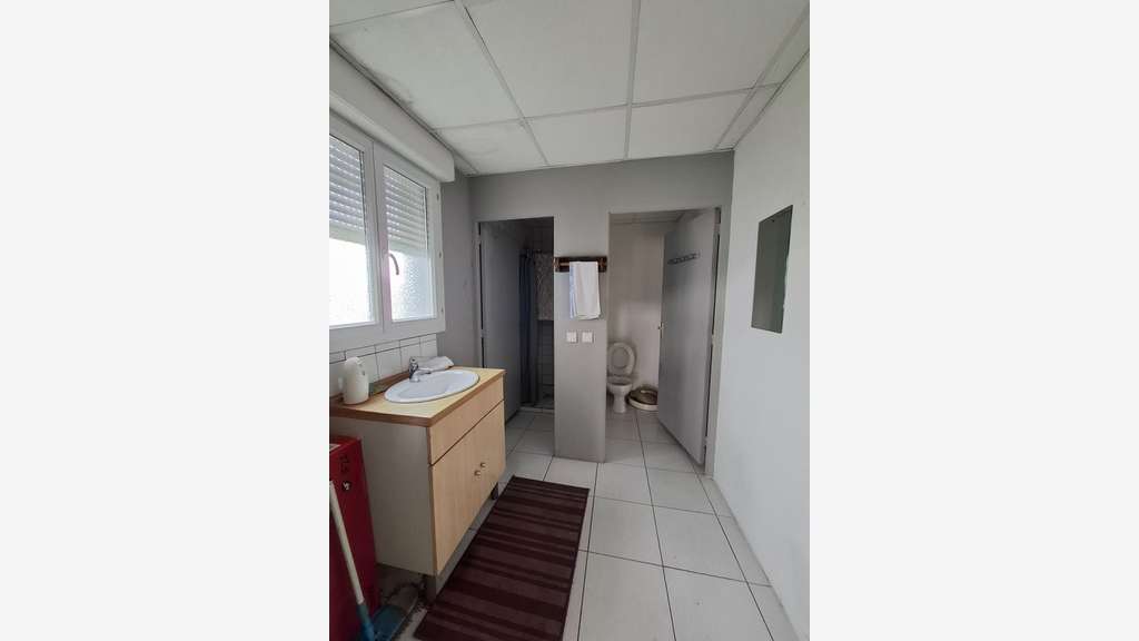 Vente locaux d'environ 900m² à La Sauvagère