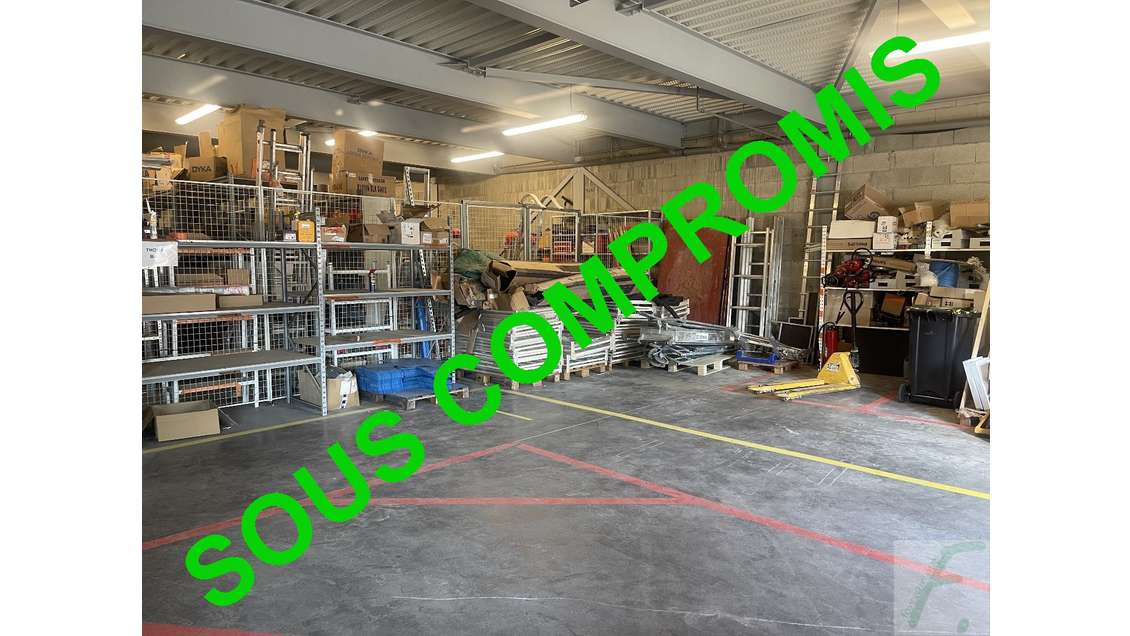 A vendre entrepôts et bureaux 814m² proche Crolles