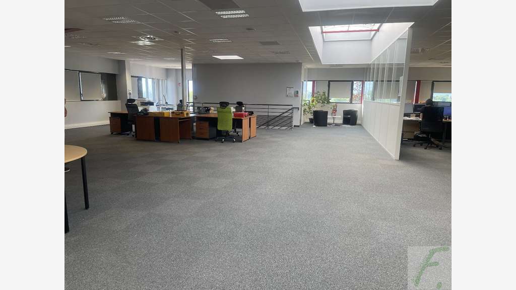 A vendre entrepôt 786m² à proximité de Crolles
