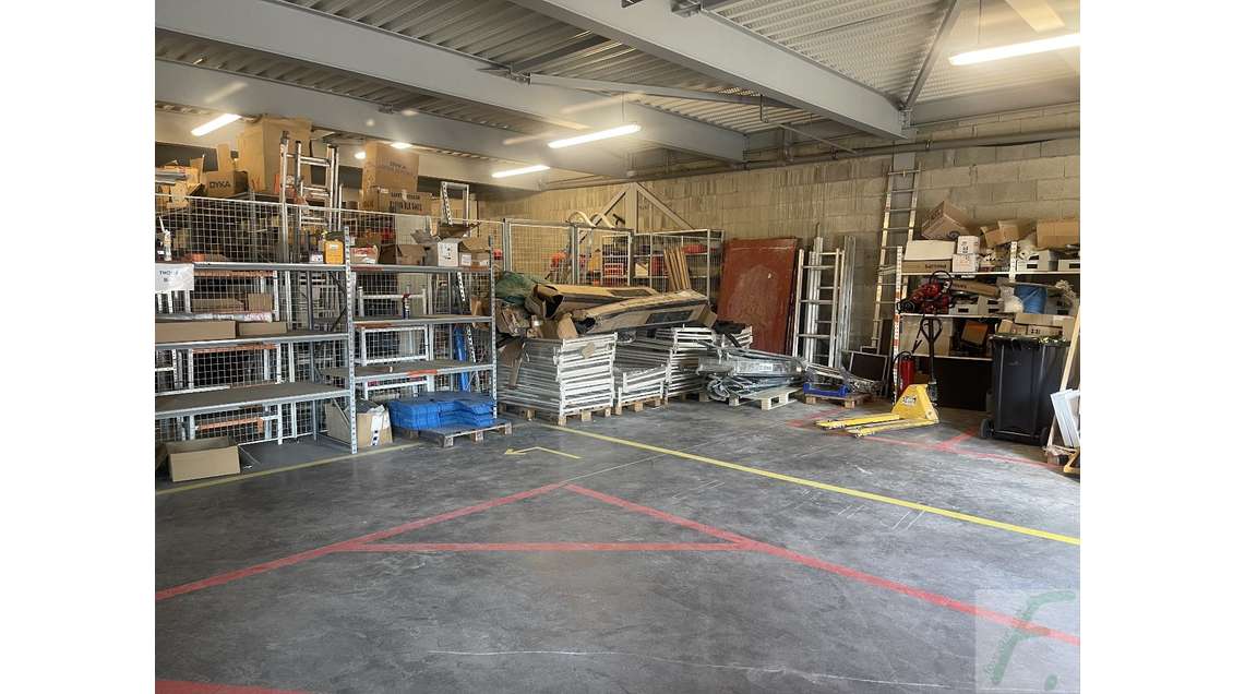 A vendre entrepôt 786m² à proximité de Crolles
