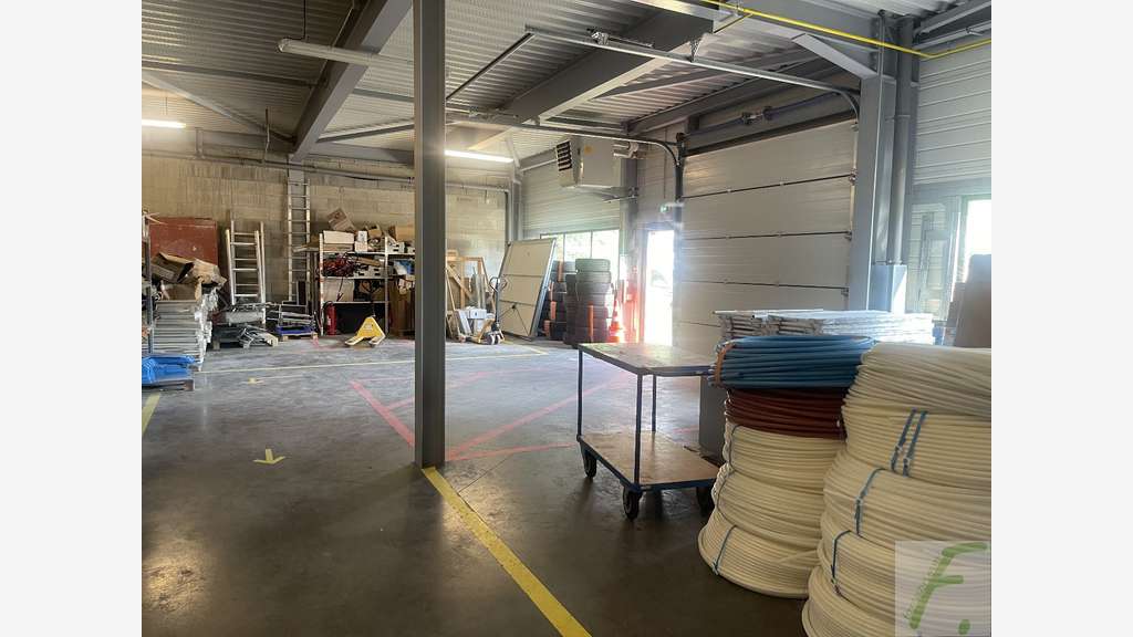 A vendre entrepôt 786m² à proximité de Crolles