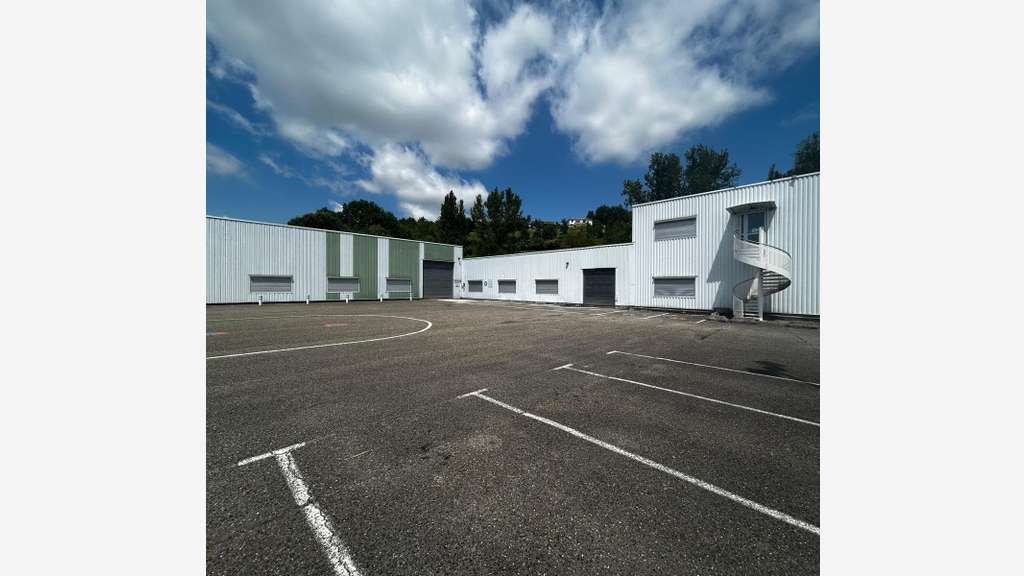 À vendre bâtiment industriel 6500m² à Lafrançaise