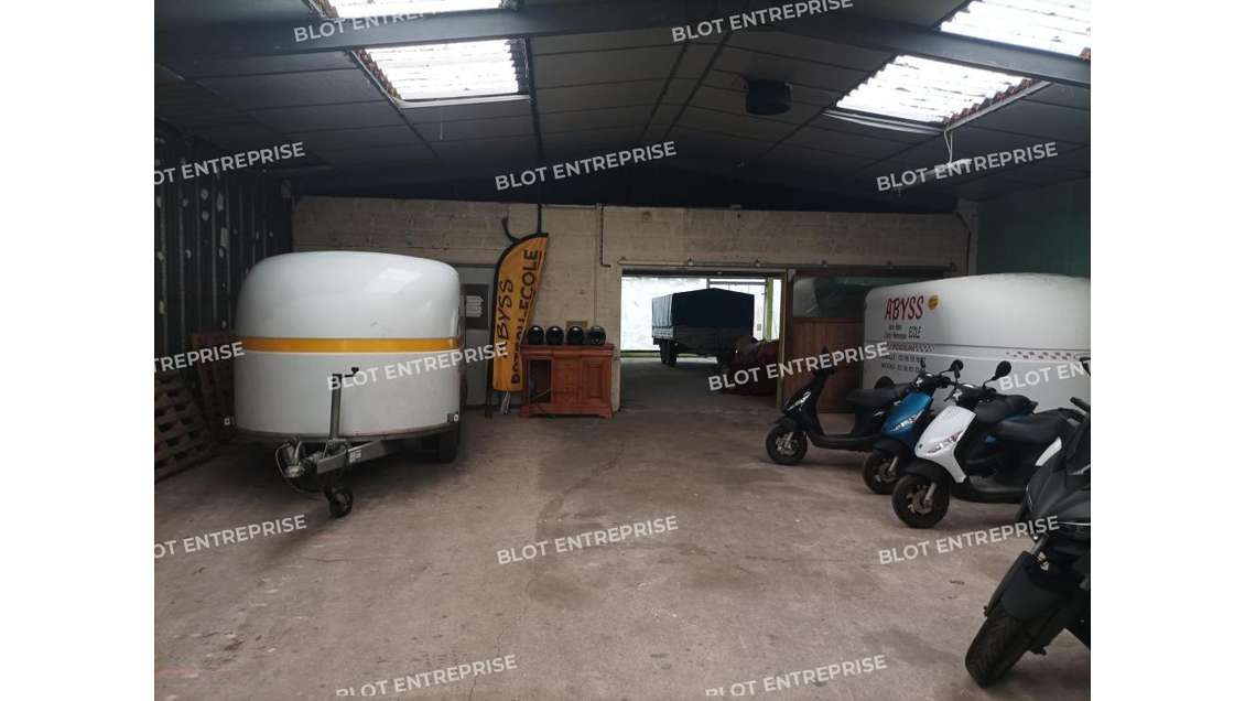 A vendre local d'activités 300m² à Lamballe