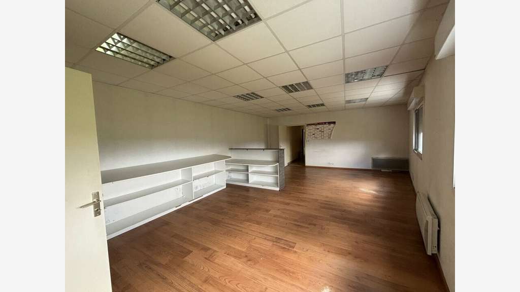 Local d'activité + bureaux et foncier Lamballe