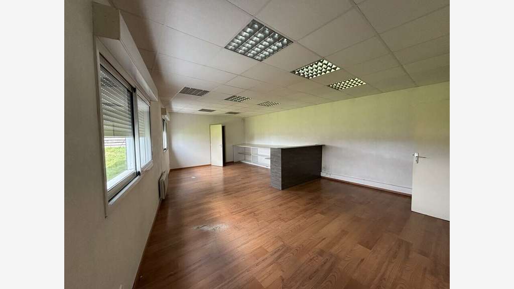 Local d'activité + bureaux et foncier Lamballe