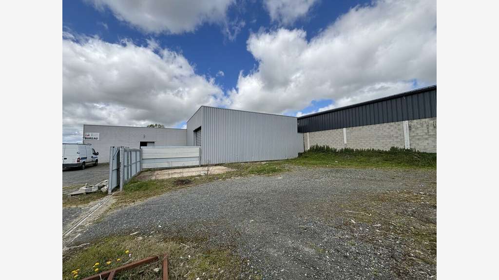 Local d'activité + bureaux et foncier Lamballe