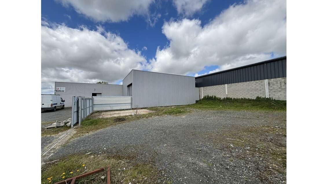 Local d'activité + bureaux et foncier Lamballe