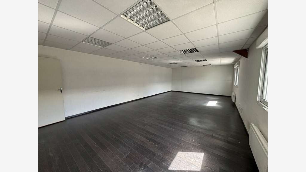 Local d'activité + bureaux et foncier Lamballe