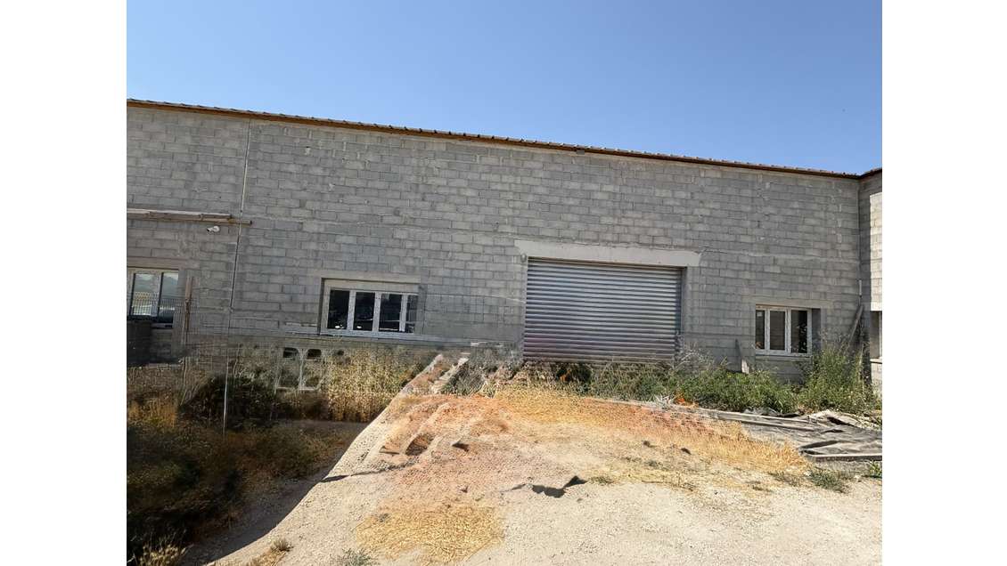 Local d'activité 170m² - Grande hauteur -