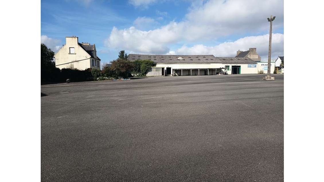 A vendre entrepôt 1350m² proche Landivisiau