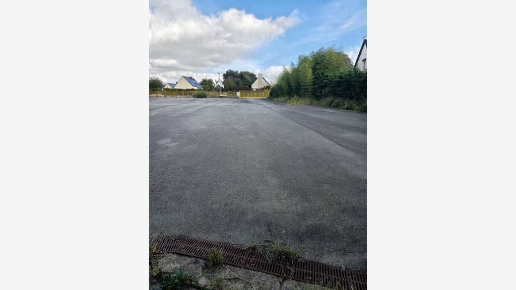 A vendre entrepôt 1350m² proche Landivisiau