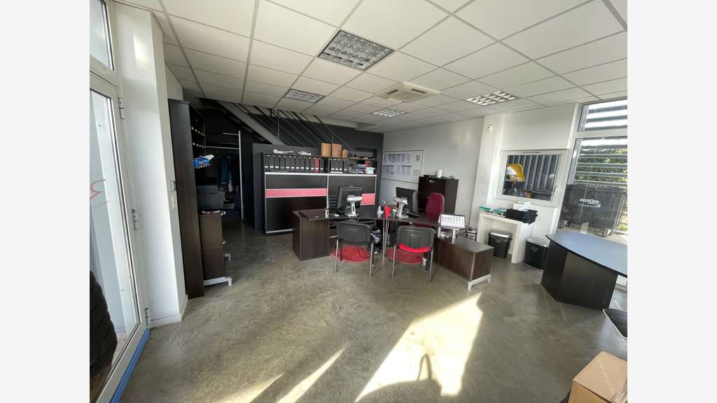 Vente local d'activité avec bureaux à Langon